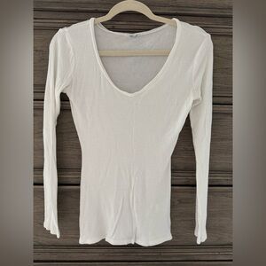 VENUS Off White Ribbed Long Sleeve Tee EUC V-Neck Rayon Spandex Waffle Top S